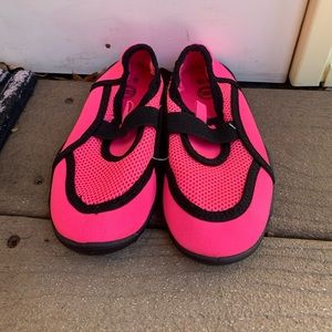 Girl’s Pink Water Shoes 🏖